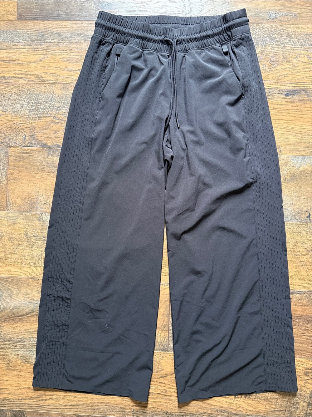 Women’s Black Wide-Leg Travel Pants with Elastic Waist
